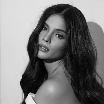 Lovi Poe profile