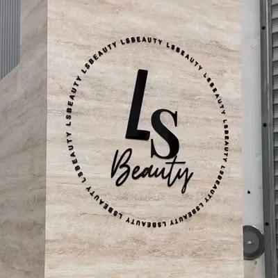 Institut de beauté Thonex - Laser - Sourcils - Cils - Manucure profile