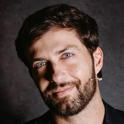 Luciano Larrossa profile