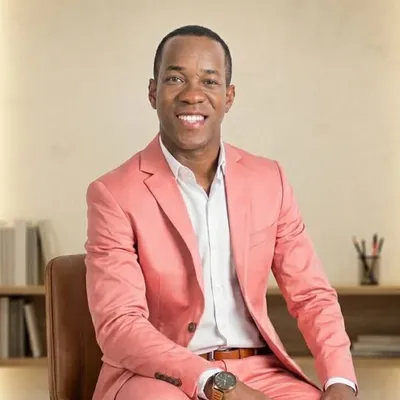 Luis Hinestroza | Speaker & Mentor profile