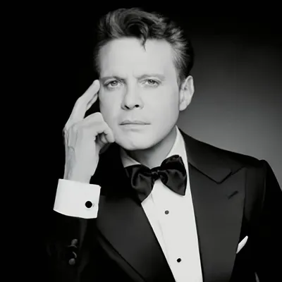 Luis Miguel Deluxe profile