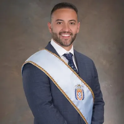 Manfred Reyes-Villa profile