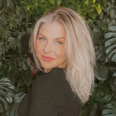 MAE LUTZ profile
