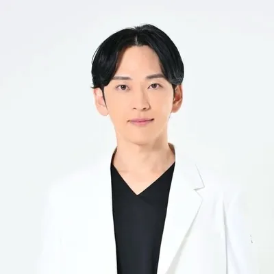 まえしょー @美容外科医 【マエクリ院長】 専門は中顔面形成・鼻整形・口唇形成 / 前田 翔 profile