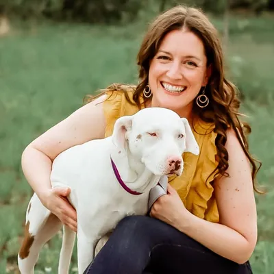 Maggie Marton | Pet Writer, Dog Blogger + Animal Behavior Nerd profile