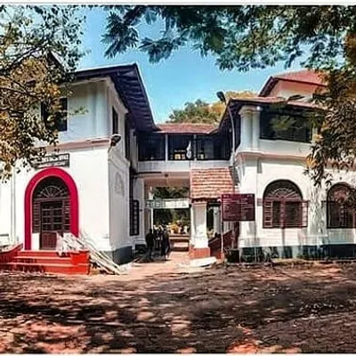 Maharajas College profile