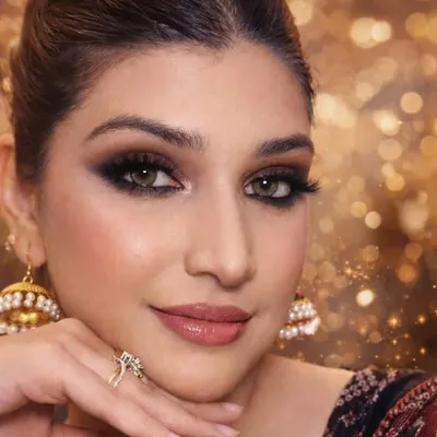 Mahinn Fakhar profile