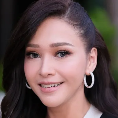 Bunda Maia Mussry The Queen profile