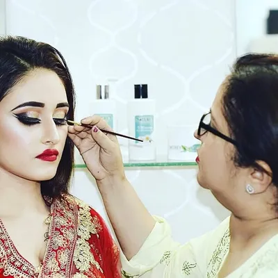 MAKEOVER_Salon_&_Academy profile