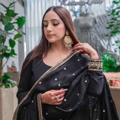 GURBANI SINGH > Makeup artist 🧿 profile