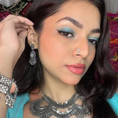 Kritika Bansal ๐ Delhi Makeup Hair Artist profile