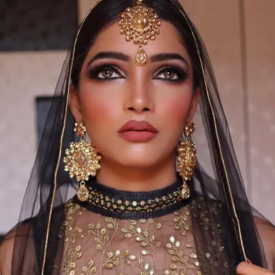 Bridal Makeupartist and hairstylist | Anu profile