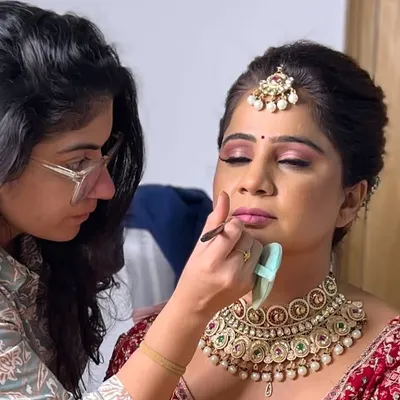 Bhakti Verma makeup/hairartist profile