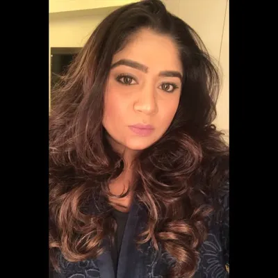 Hena Widhani profile