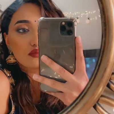 Manukriti Saini profile