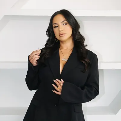 Vicky J. Rivera profile