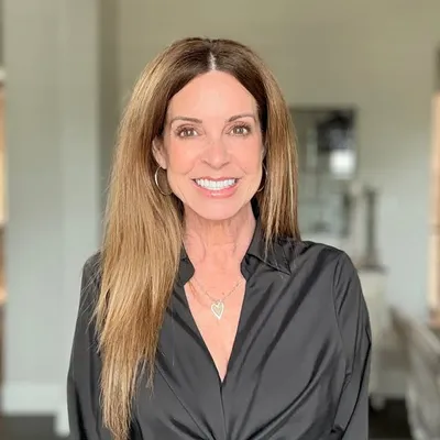 Stacie Hamilton | 50+ Beauty & Skincare | Petite Fashion profile