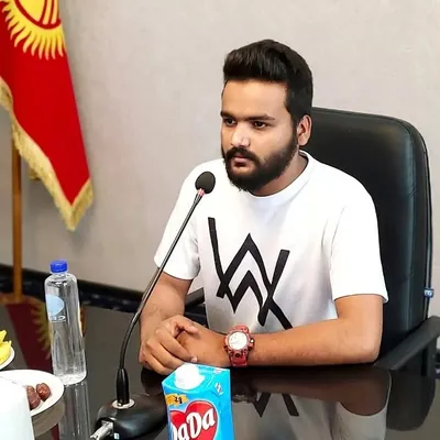 Malik Waquar ๐ค profile