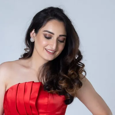 Makeup & Hair By Mallika Jolly profile
