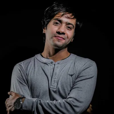 Manas Adhiya profile