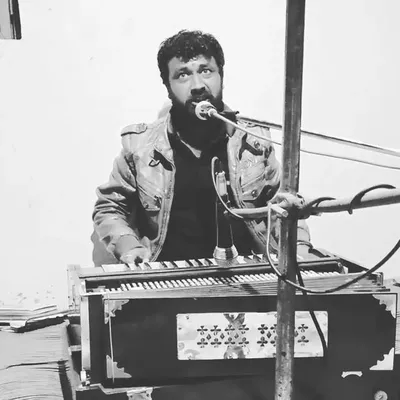manoj gadhvi singer profile