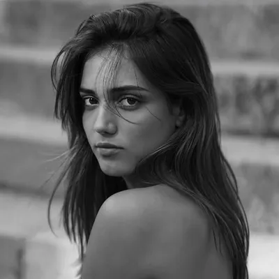 Manon profile