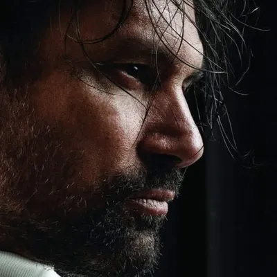 Manu Bennett profile