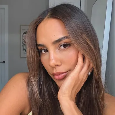 Manuela profile
