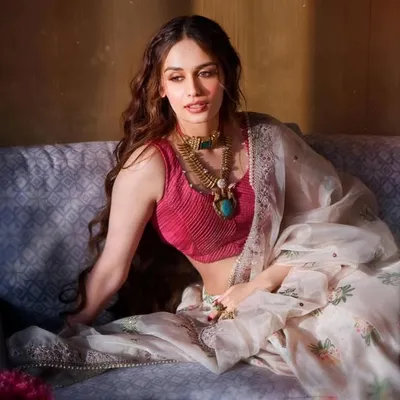Manushi Chhillar ๐๏ธ profile