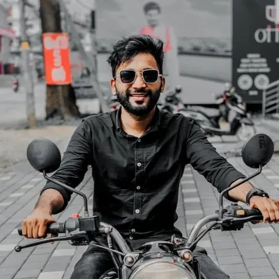 Manu Manzoor profile