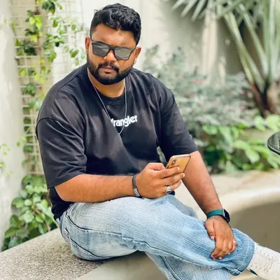 مقبول profile