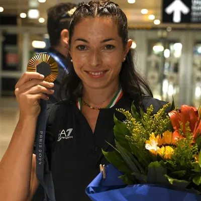 Mara Navarria profile