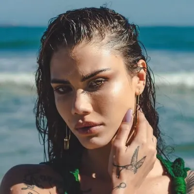 Mariana Mello profile