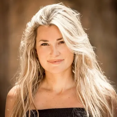 Marina Dombaj (née Gibson) profile