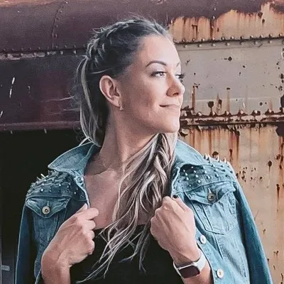 Marina Iris profile