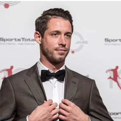 Mark Uth profile