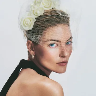 Martha Hunt profile
