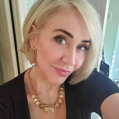 Martine Crippen profile
