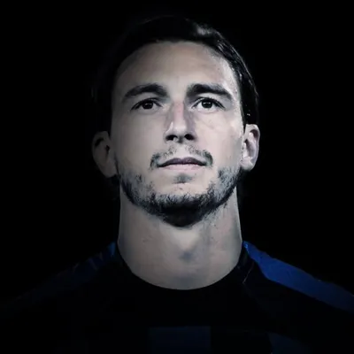 Matteo Darmian Official profile