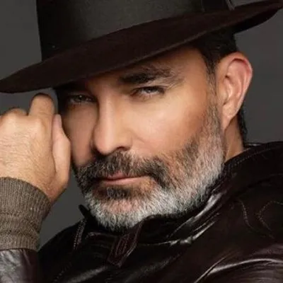 Mauricio Islas profile