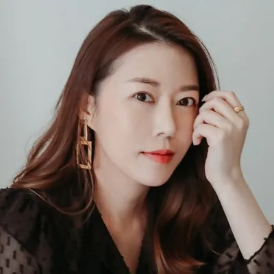 葳老闆|周品均 profile