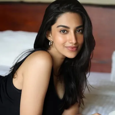 Meenaakshi Chaudhary profile