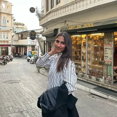 Meenakshi choudhary profile