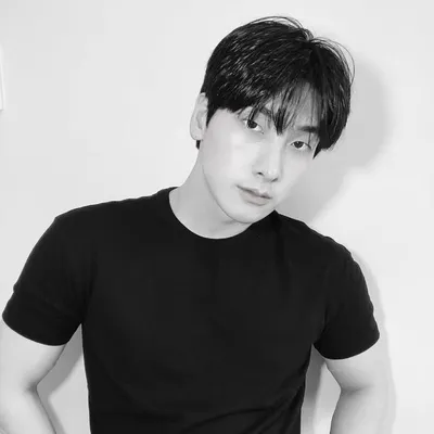 Minjun Gong profile