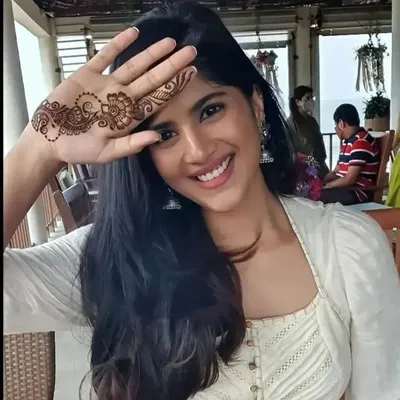மேகா ஆகாஷ் profile