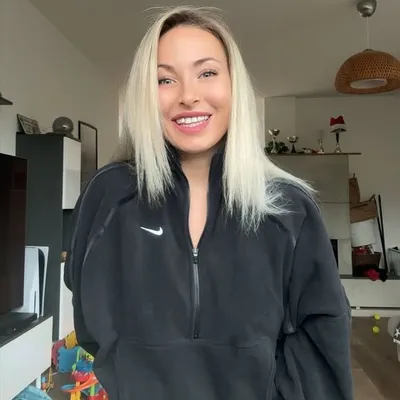 Melanie Pöll profile