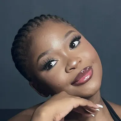 Kumele Nzuza ๐ profile