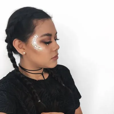 MELI DE LA MORA | Skincare & Makeup profile