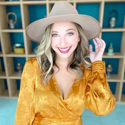 Mel ✨ Life + Style Blogger profile