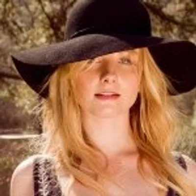 Melissa Rauch profile